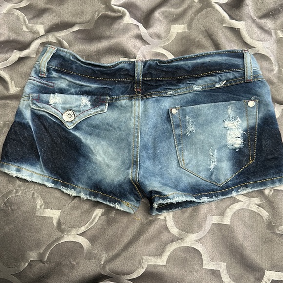 Low rise tie-dye denim shorts - Picture 2 of 3